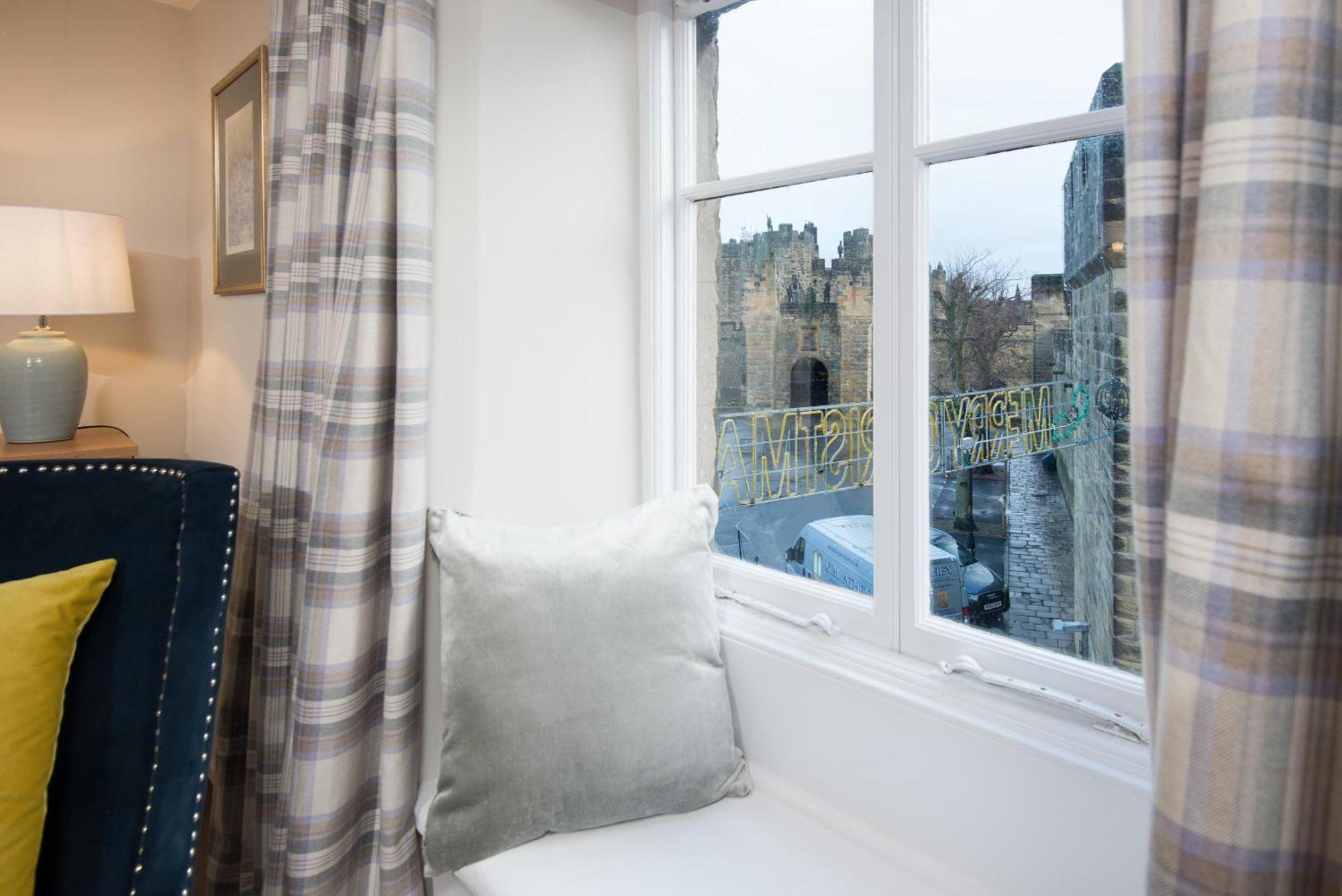 Castle Retreat - Luxury Apartment Opposite Alnwick Castle Bagian luar foto
