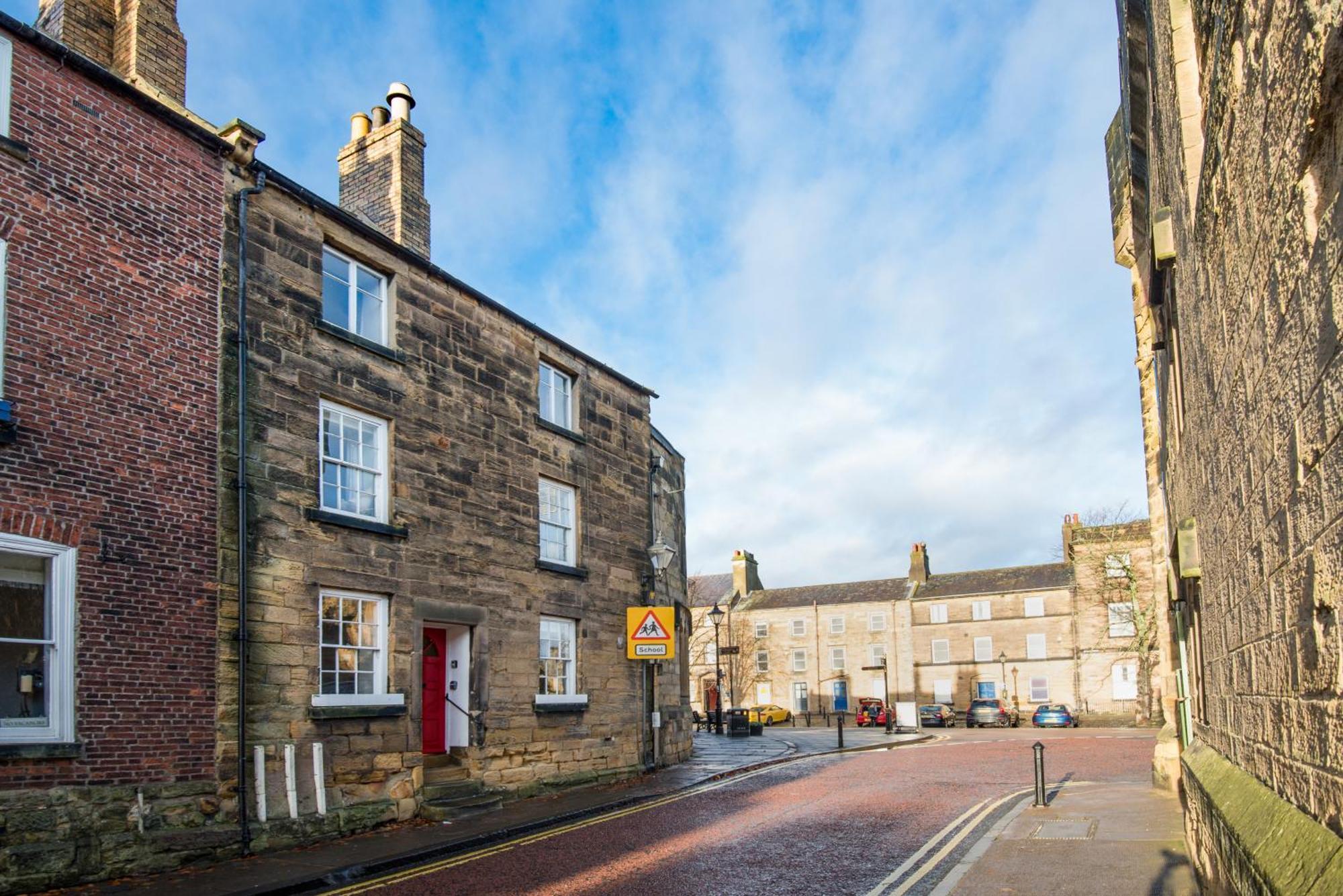 Castle Retreat - Luxury Apartment Opposite Alnwick Castle Bagian luar foto